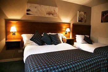 Wild Boar Hotel Beeston  Екстер'єр фото