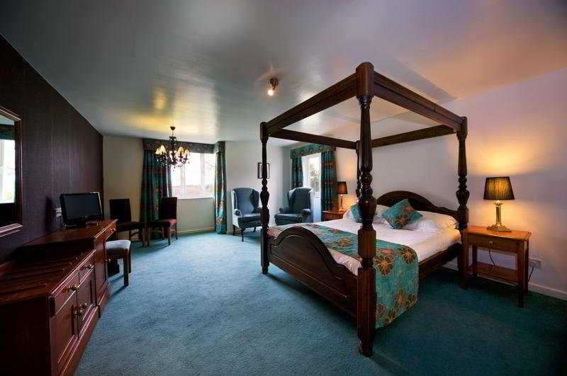 Wild Boar Hotel Beeston  Екстер'єр фото
